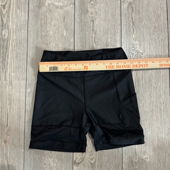 Amari Mesh Detail 4” Bike Short, Size Small, Black, Side/Hidden Waistband Pocket - Picture 8 of 11
